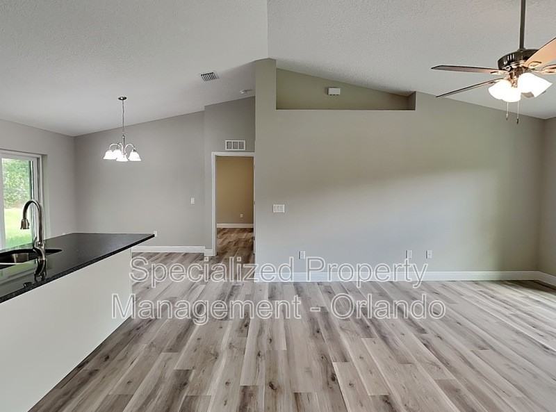 8594 N Amboy Dr - Photo 4 of 22