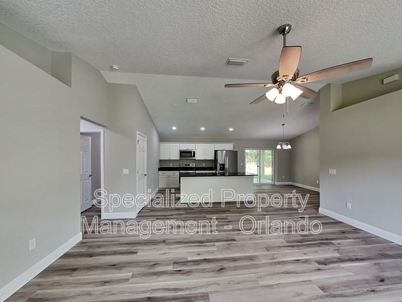 8594 N Amboy Dr - Photo 5 of 22