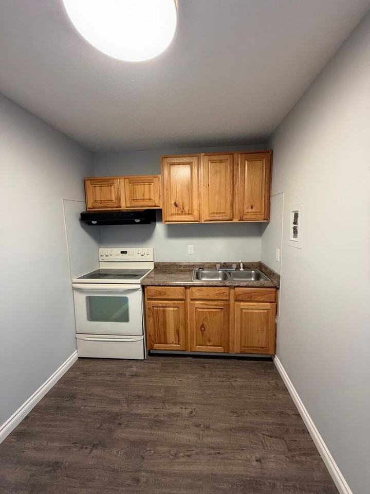 900 W 26th Ave #7 - Photo 5 of 12