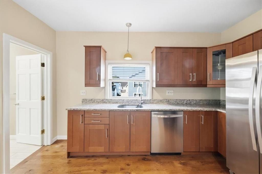 81 Jenkins St - Photo 4 of 36