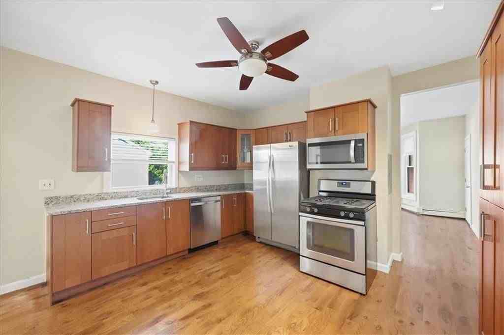 81 Jenkins St - Photo 5 of 36