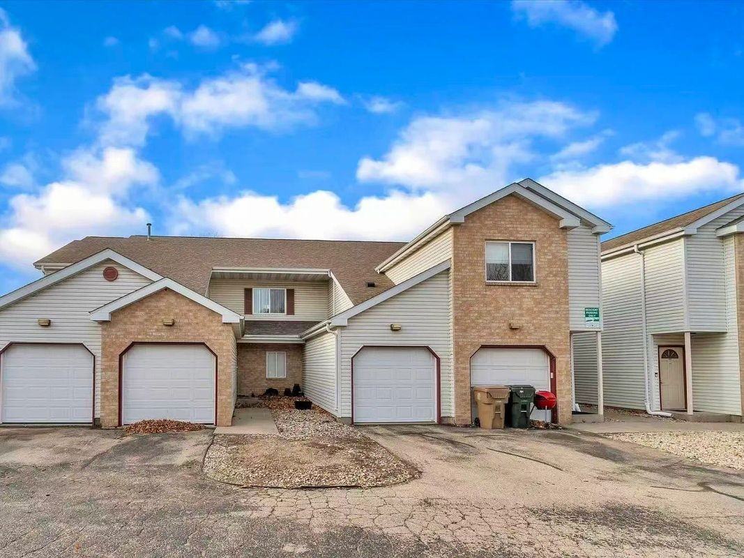 1016 Rockefeller Ln