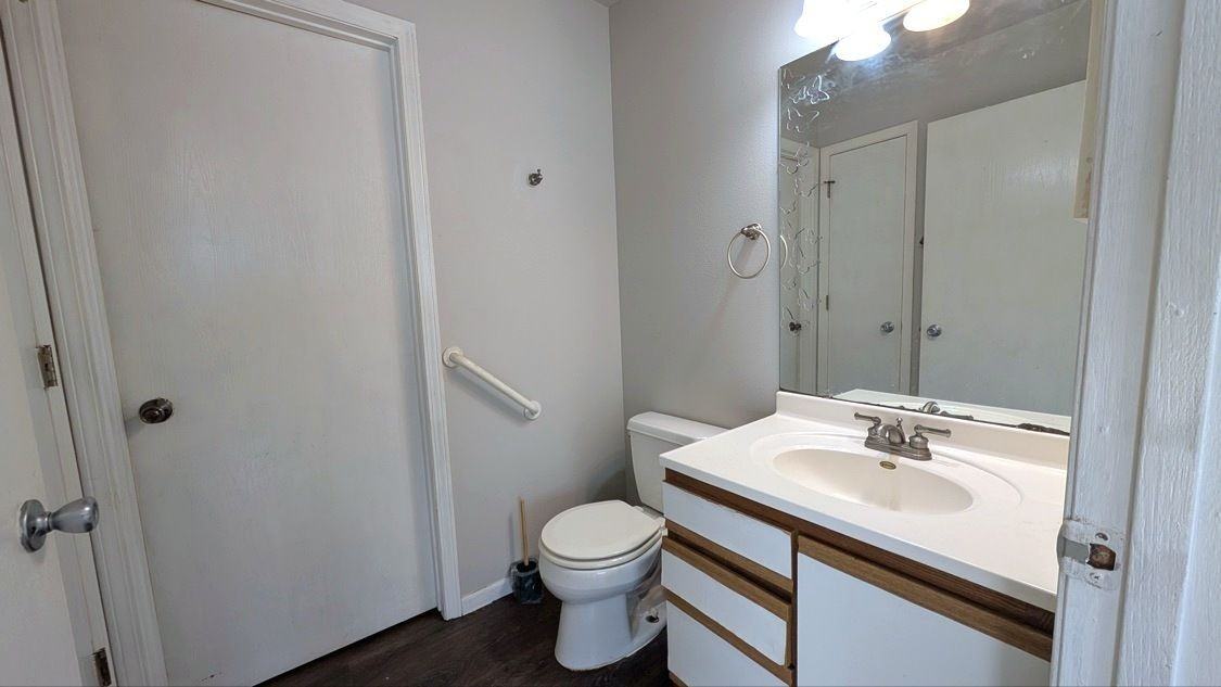 1016 Rockefeller Ln - Photo 6 of 9
