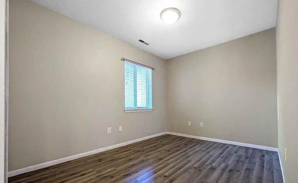 1016 Rockefeller Ln - Photo 7 of 9