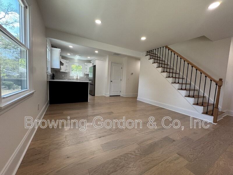 331 Oriel Ave - Photo 3 of 28