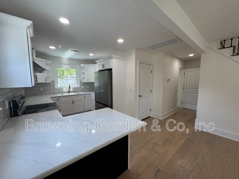 331 Oriel Ave - Photo 4 of 28