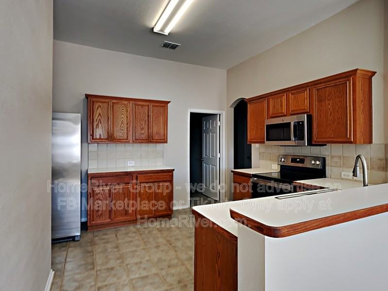 1240 Pepperidge Ln - Photo 4 of 31
