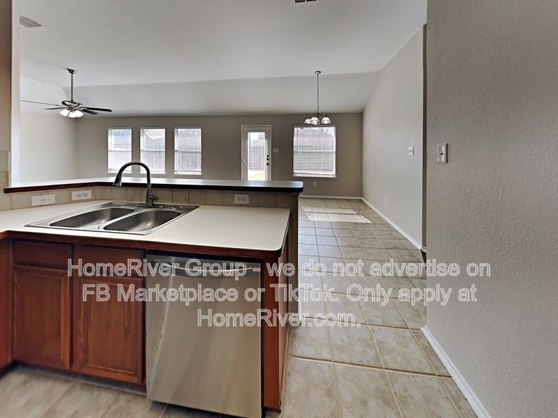 1240 Pepperidge Ln - Photo 5 of 31