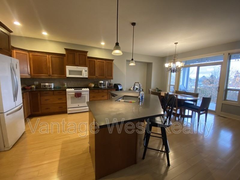 1414 - Photo 3 of 16