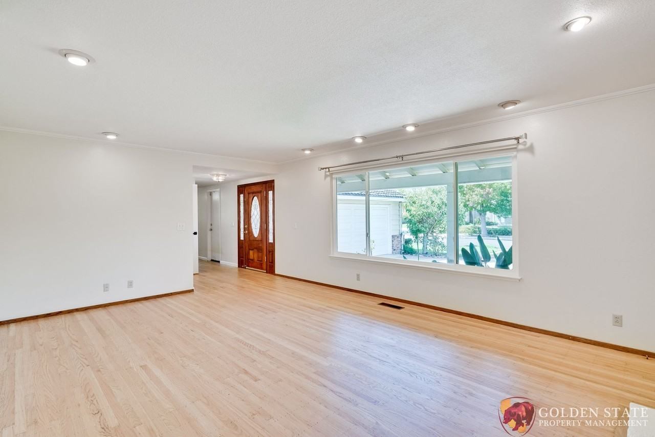 10534 Deodara Dr - Photo 2 of 33