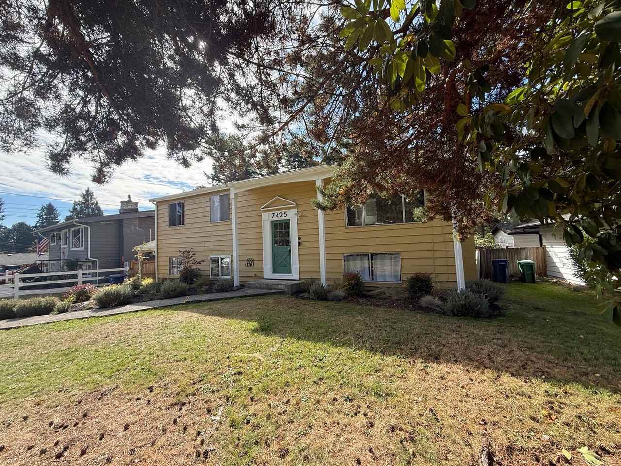 7425 Ne 143rd St - Photo 2 of 21