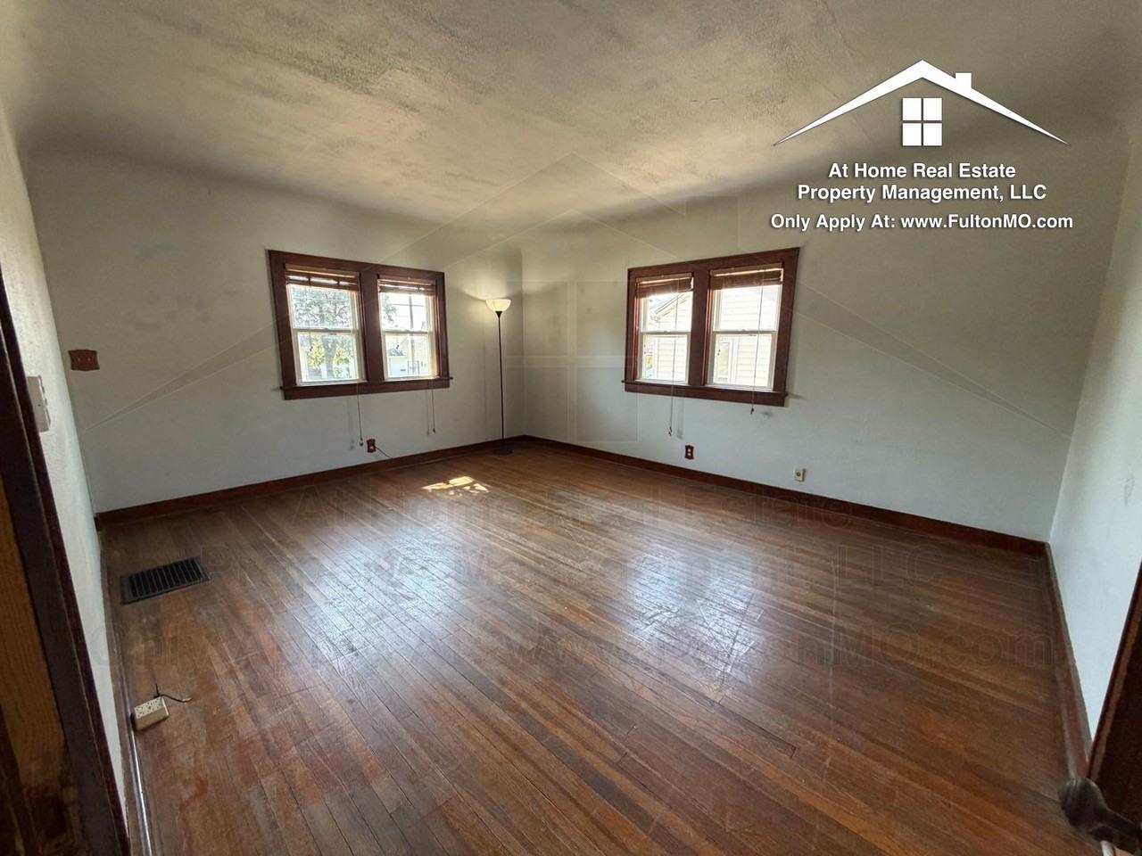 213 E 6th St - Photo 2 of 28