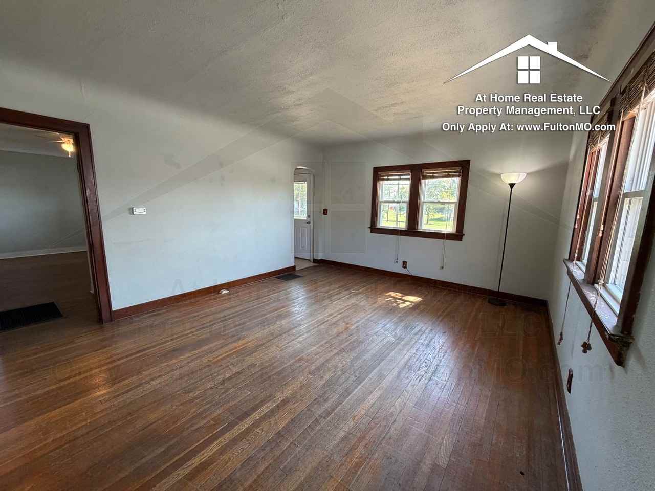 213 E 6th St - Photo 3 of 28