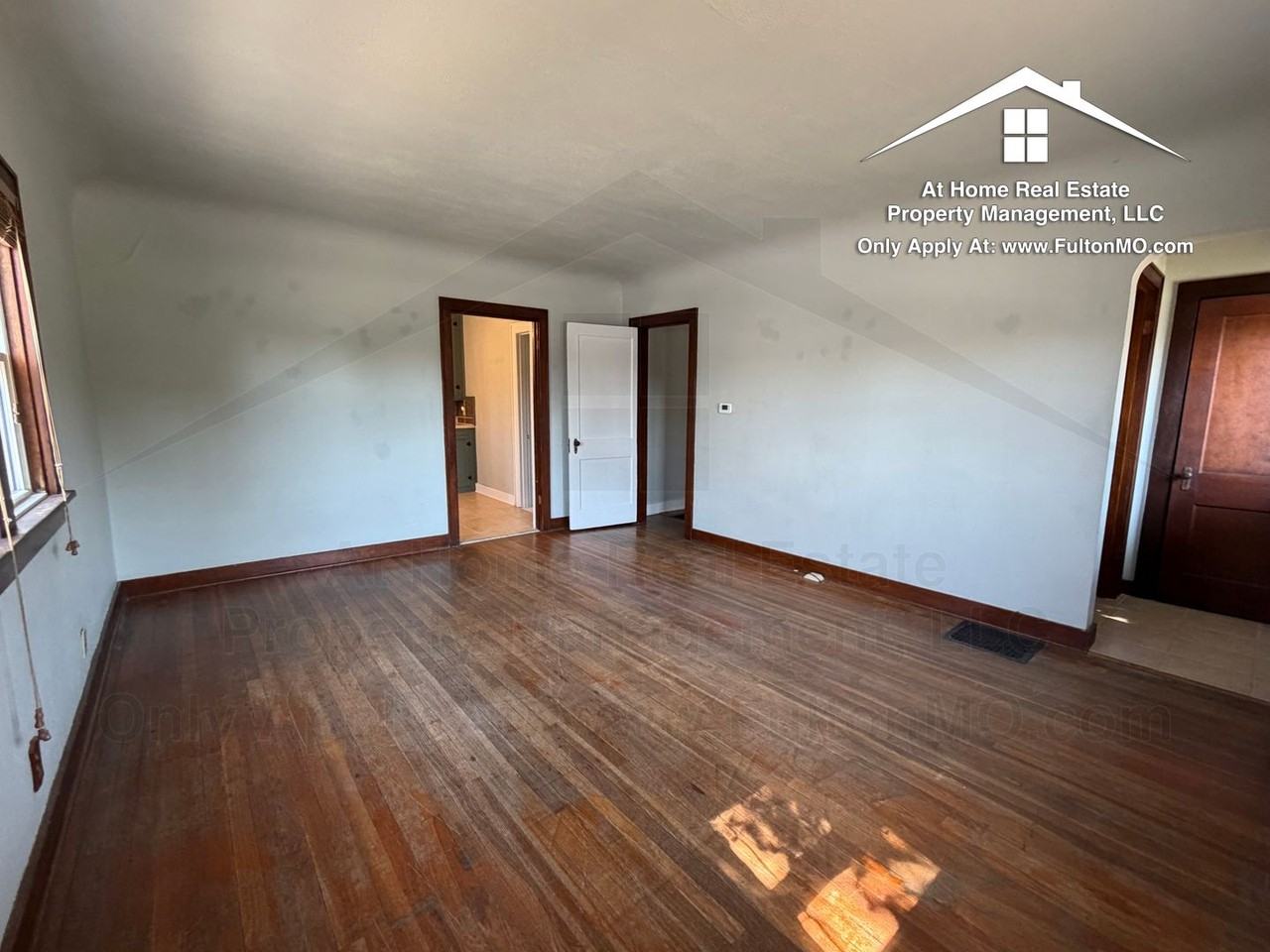 213 E 6th St - Photo 4 of 28
