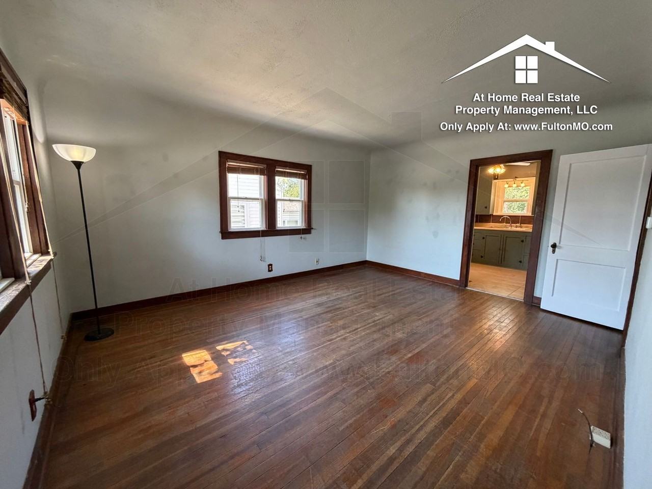 213 E 6th St - Photo 5 of 28