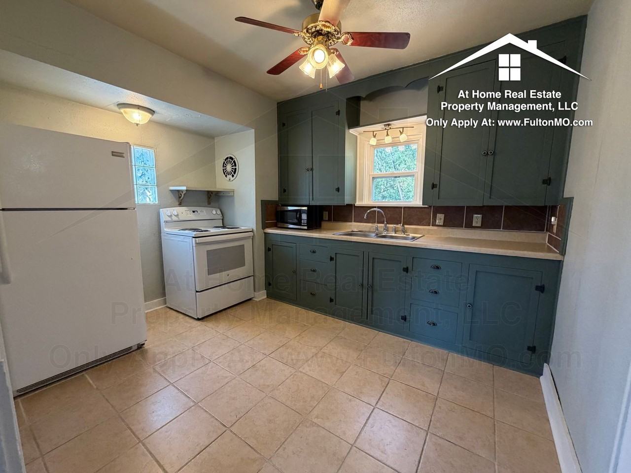 213 E 6th St - Photo 6 of 28