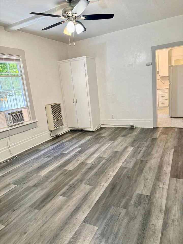 316 T St - Photo 4 of 10
