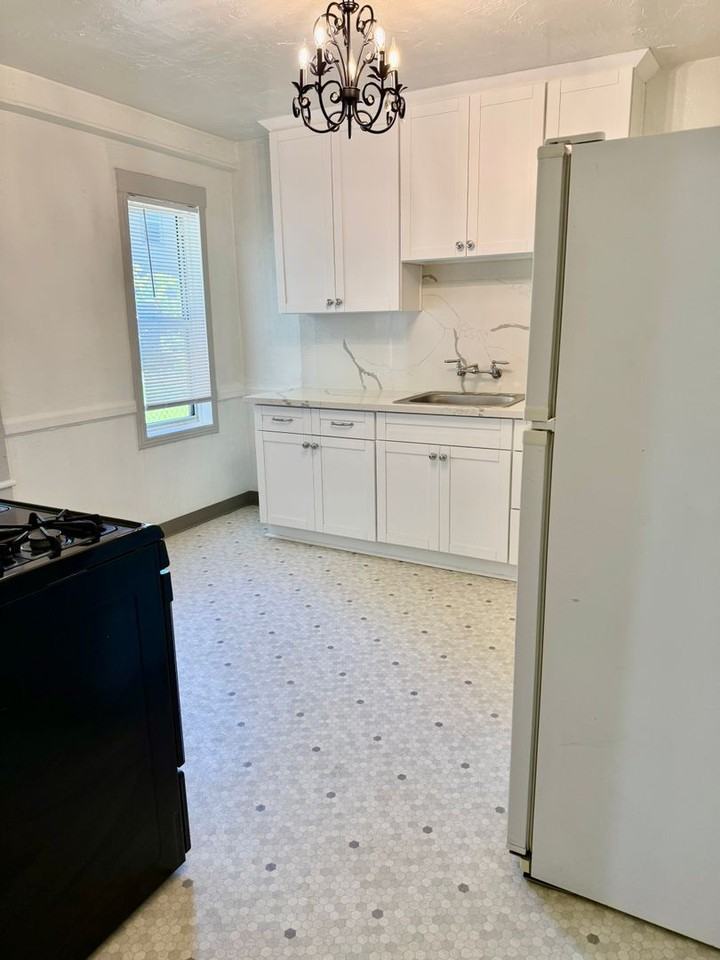 316 T St - Photo 6 of 10