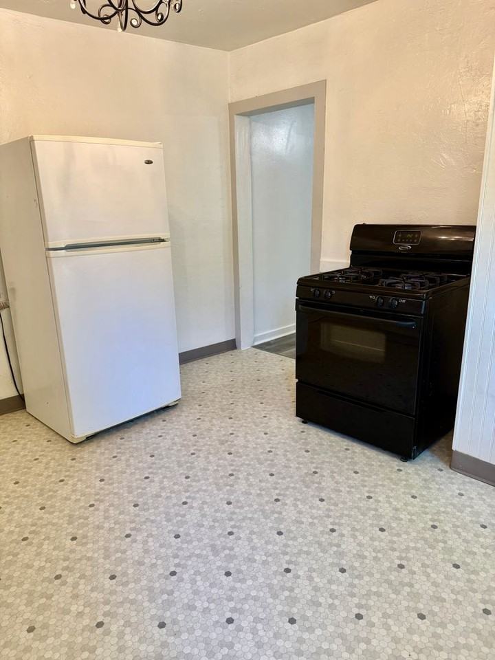 316 T St - Photo 7 of 10