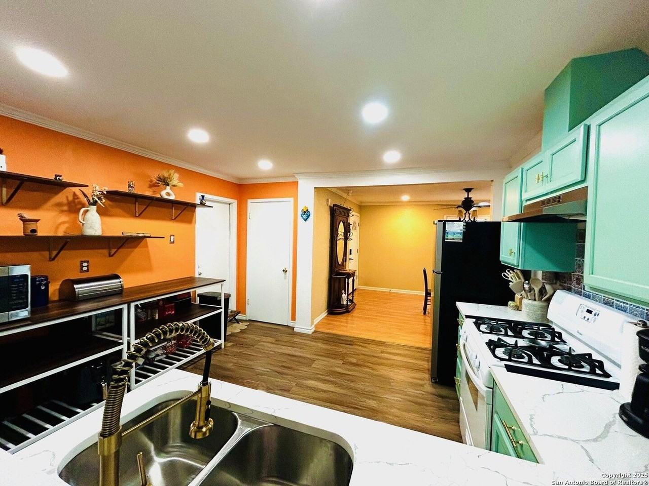 122 Hartford Ave - Photo 4 of 18