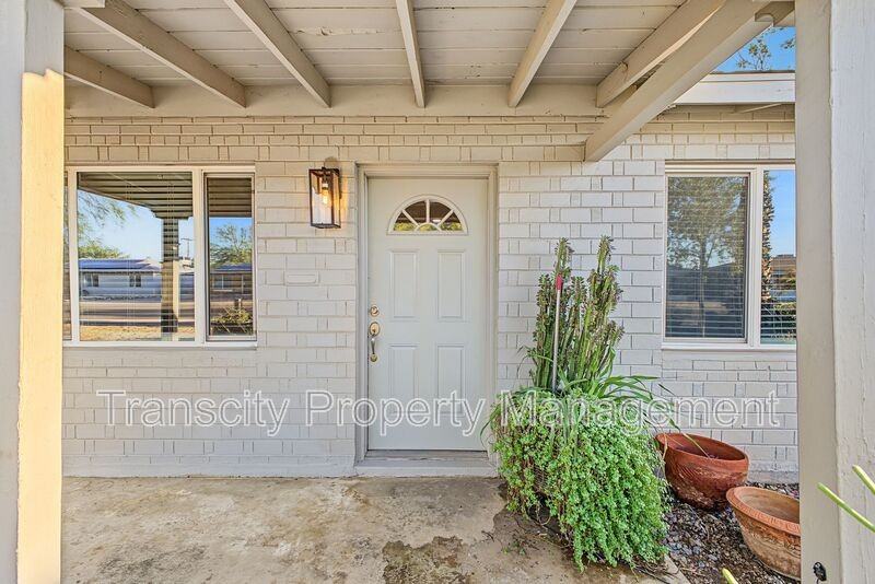 2011 W Mitchell Dr - Photo 4 of 28