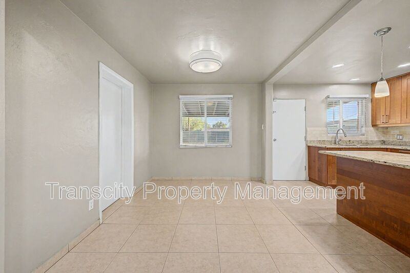 2011 W Mitchell Dr - Photo 7 of 28