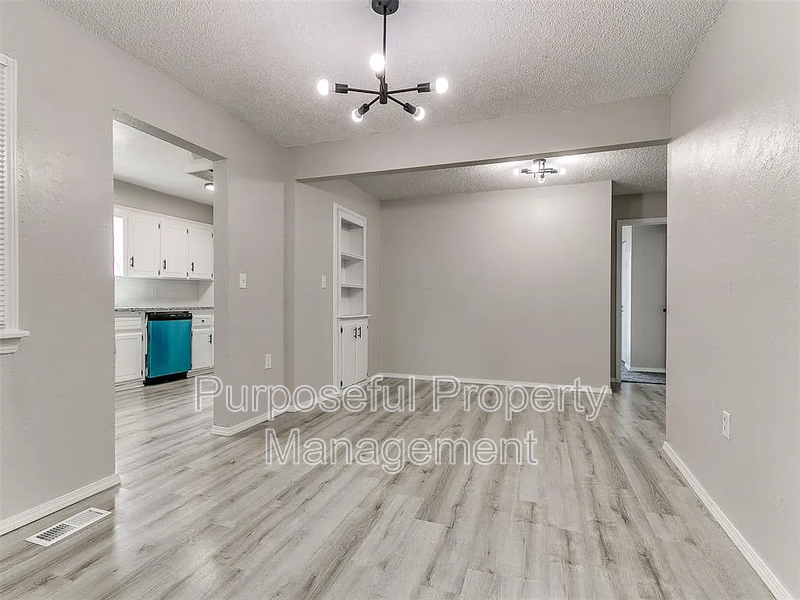2813 Ne Success St - Photo 3 of 28