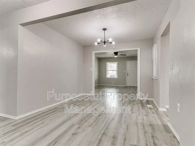 2813 Ne Success St - Photo 4 of 28