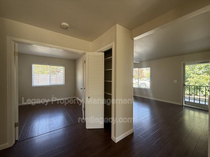 6631 Badger Ct - Photo 4 of 21