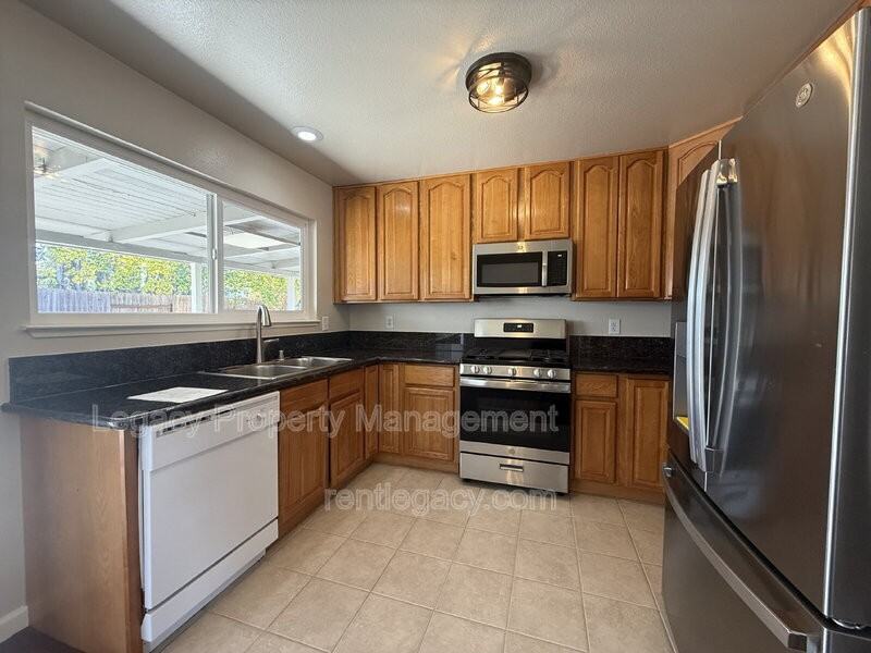 6631 Badger Ct - Photo 6 of 21