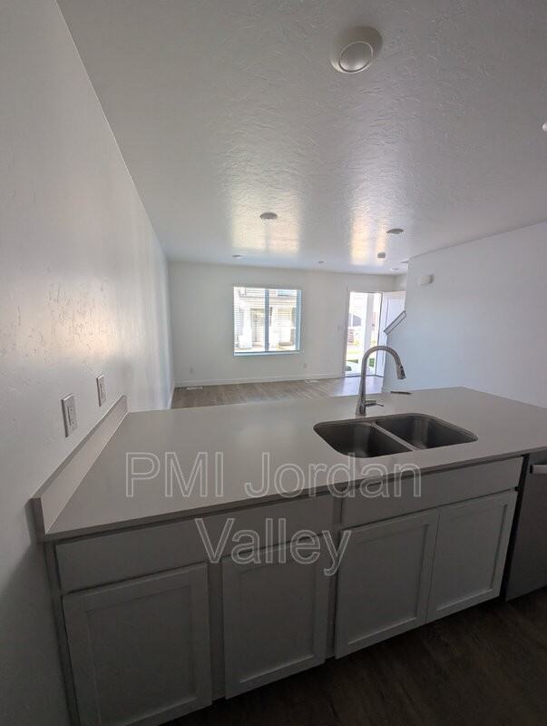 1925 S 530 W #1181 - Photo 3 of 12