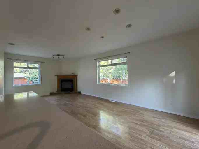 10108 94 Ave #B - Photo 6 of 16