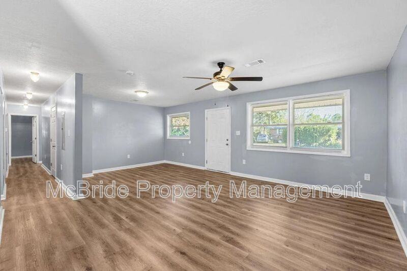 1413 Springview Dr - Photo 3 of 22
