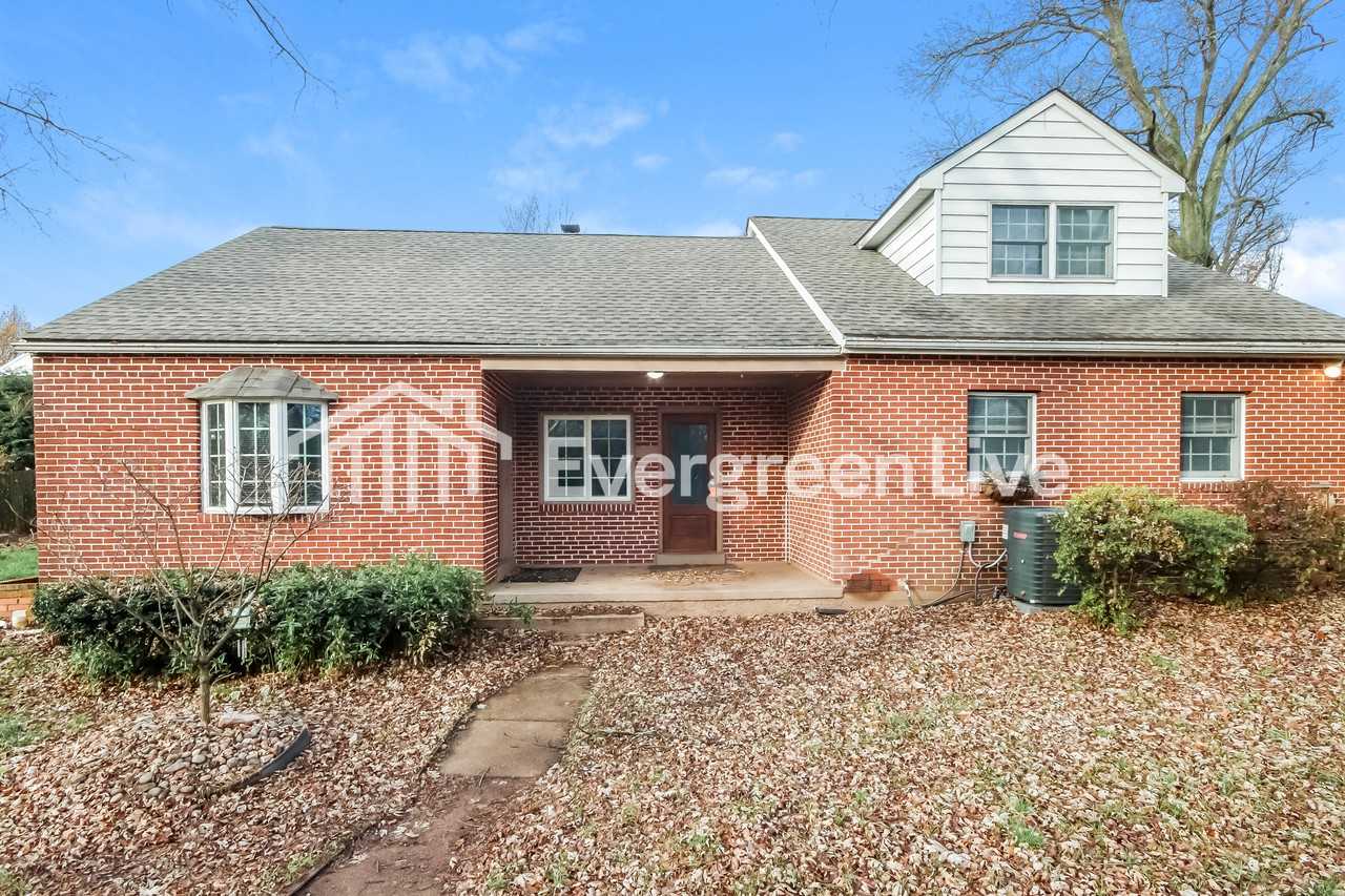 1097 N Adams St - Photo 2 of 13