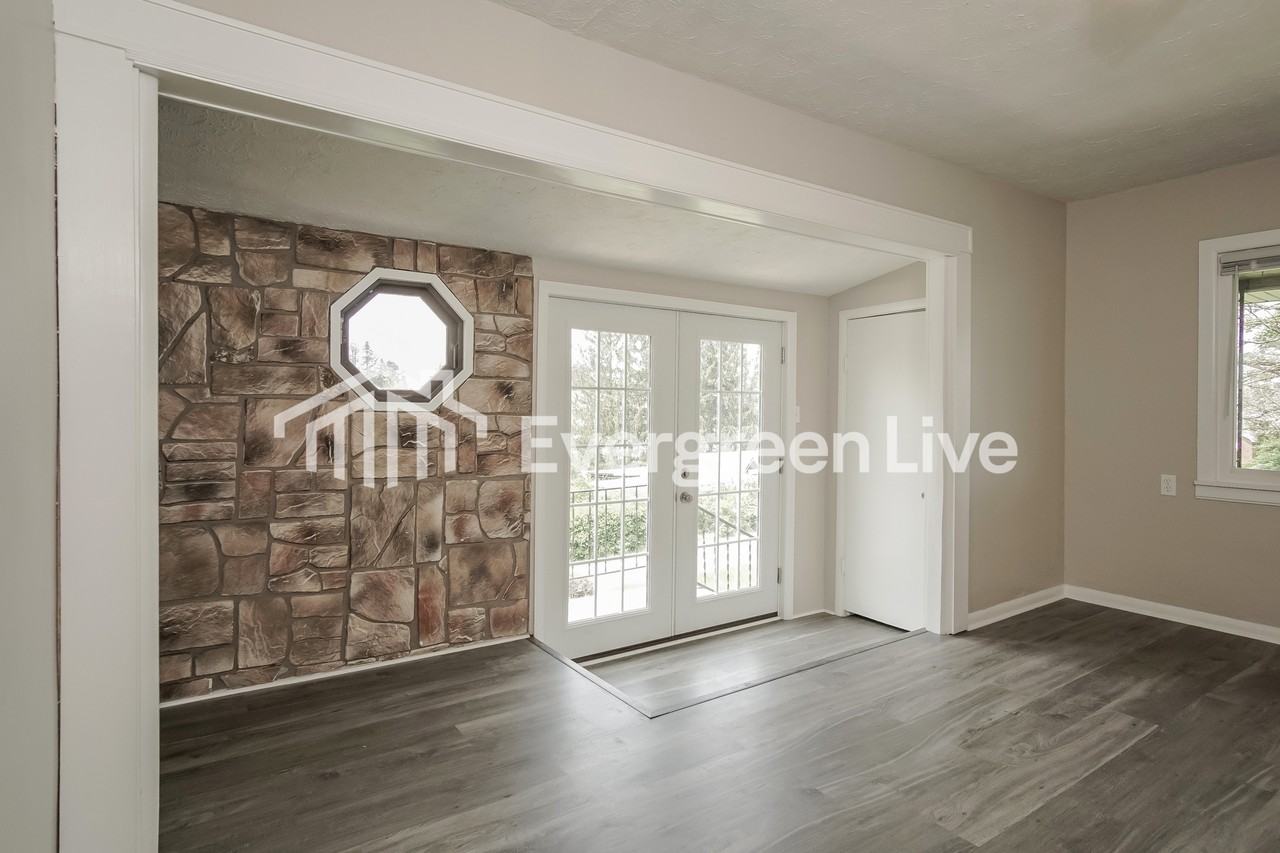 2028 Marshall Rd - Photo 4 of 16