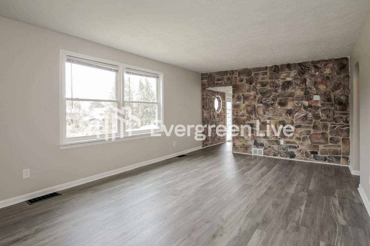 2028 Marshall Rd - Photo 5 of 16