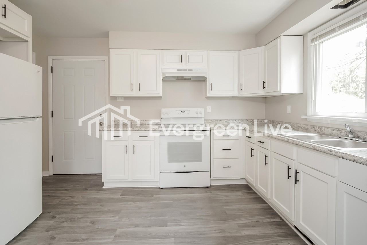 2028 Marshall Rd - Photo 6 of 16
