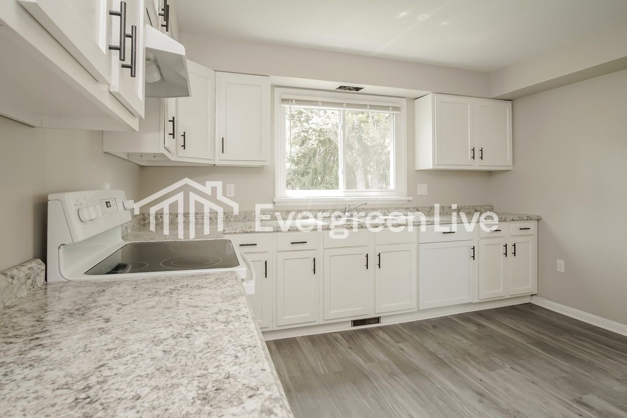 2028 Marshall Rd - Photo 7 of 16