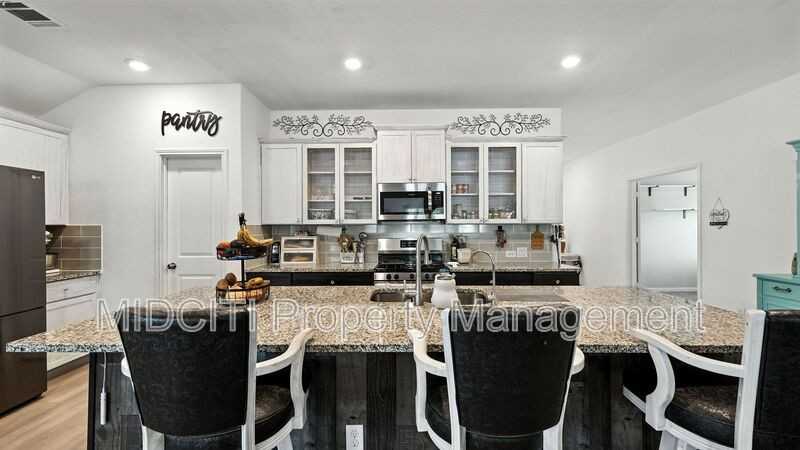 305 N Kowald Ln - Photo 4 of 38