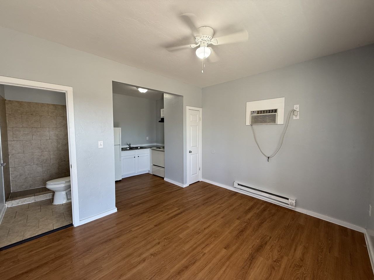 1405 Nw 8th St - Photo 3 of 5