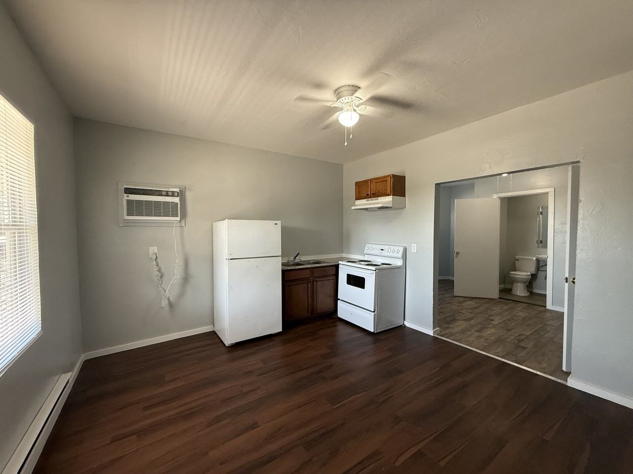 1407 Nw 8th St - Photo 3 of 6