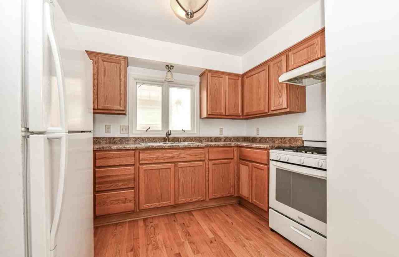 2315 N Oakland Ave - Photo 3 of 15