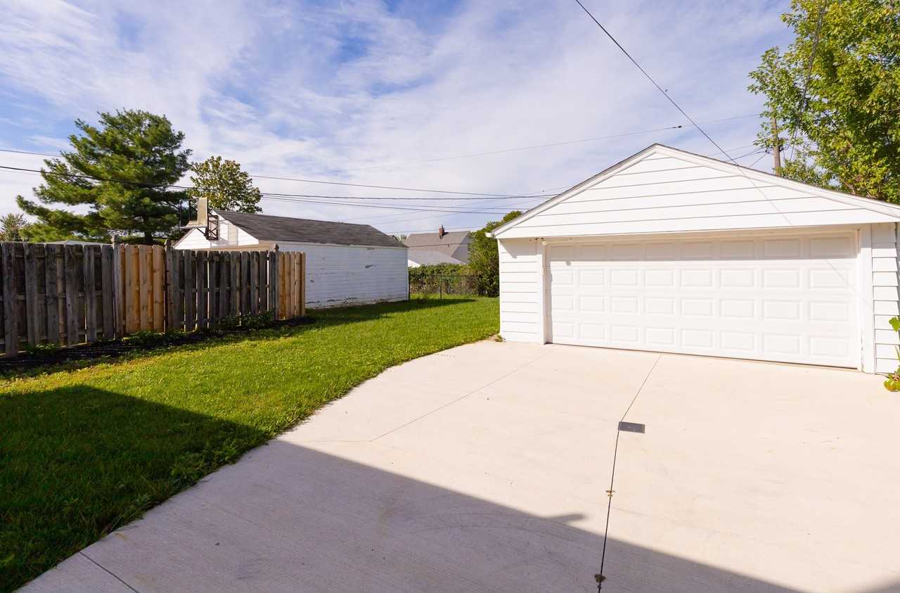 13921 Oakview Blvd - Photo 4 of 23