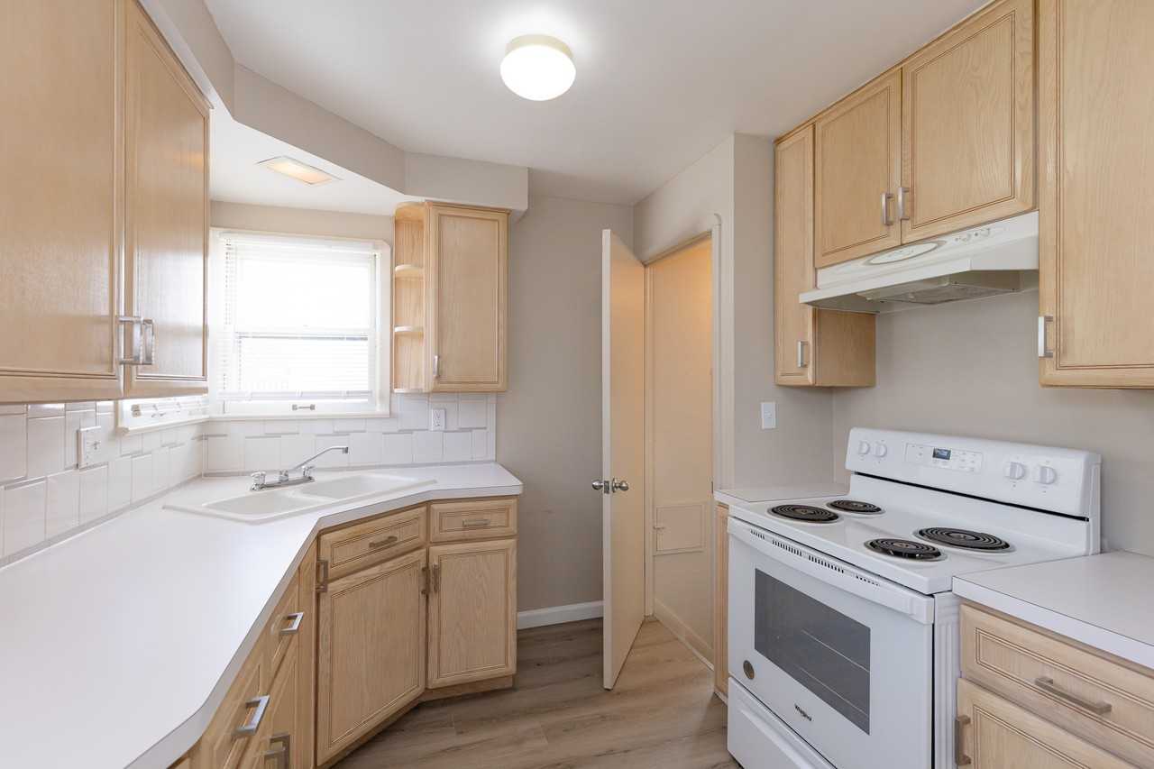13921 Oakview Blvd - Photo 5 of 23