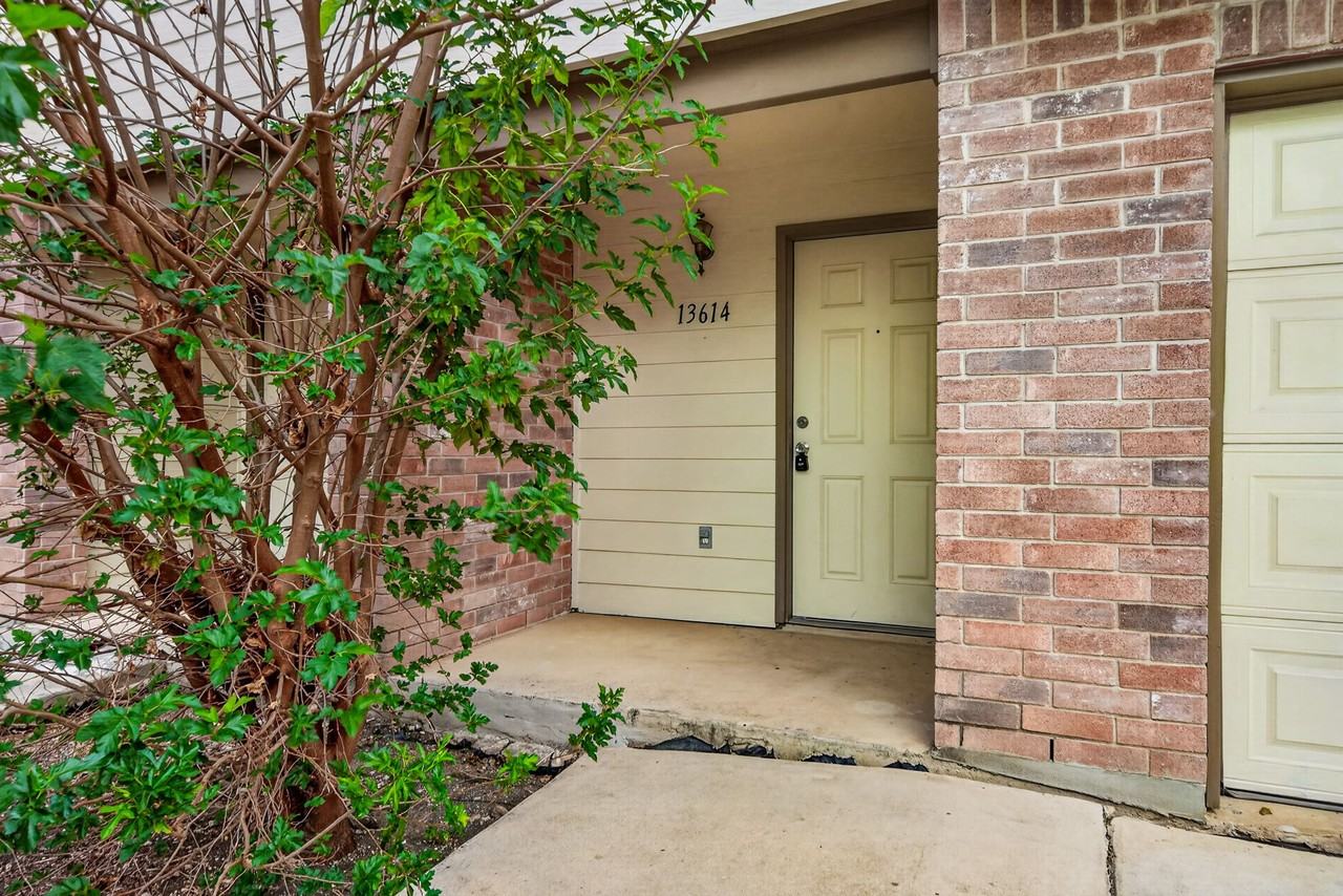 13614 Woodstone Way - Photo 2 of 24