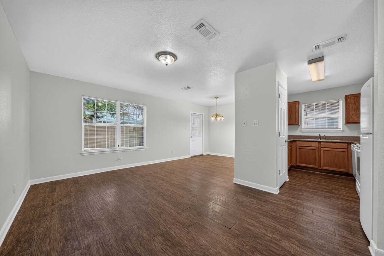13614 Woodstone Way - Photo 4 of 24