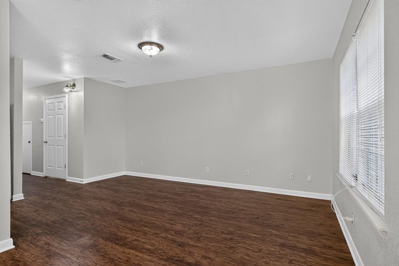 13614 Woodstone Way - Photo 5 of 24