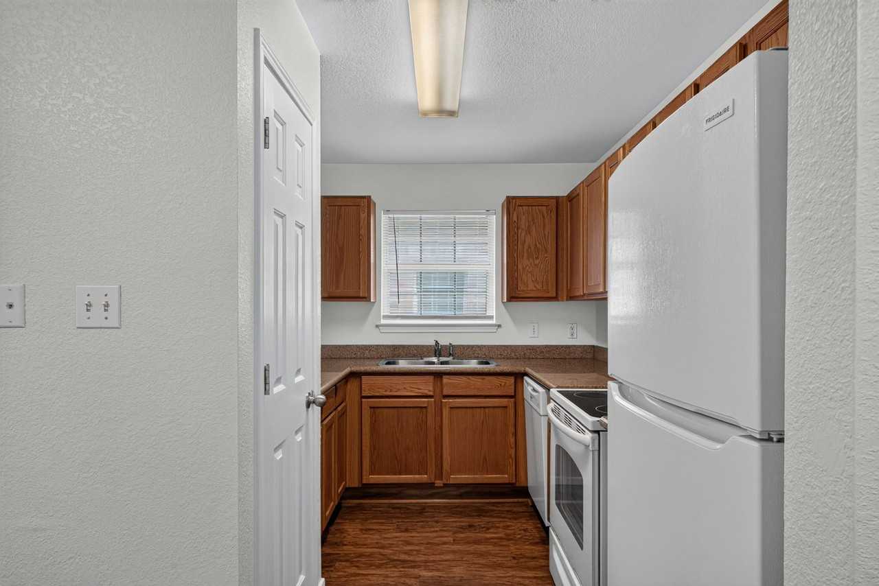 13614 Woodstone Way - Photo 7 of 24