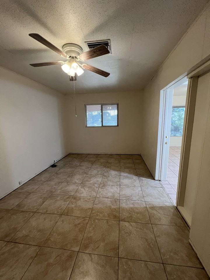427 S Nevada Way - Photo 4 of 25