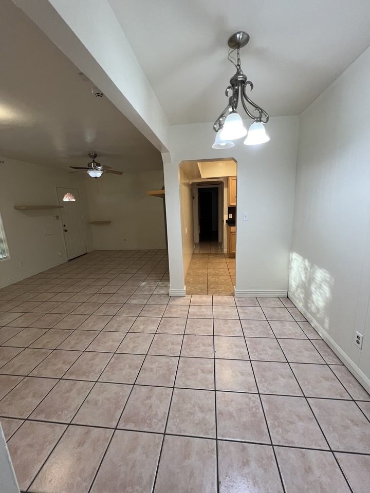 427 S Nevada Way - Photo 5 of 25